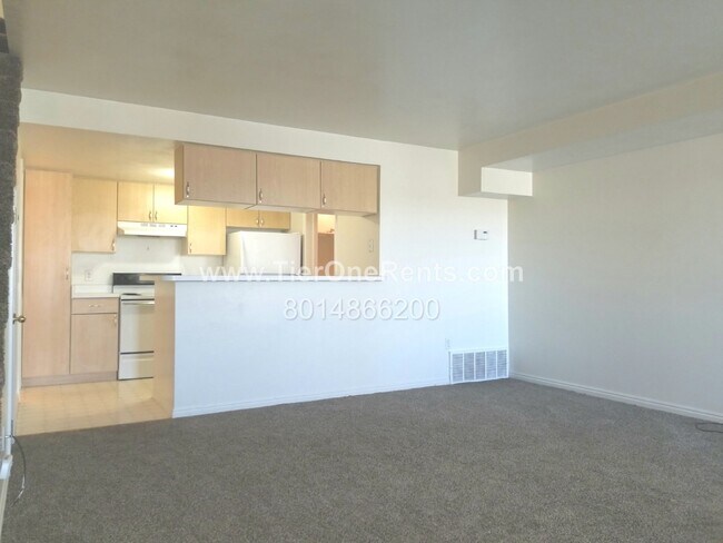 Building Photo - No deposit option for qualified renters