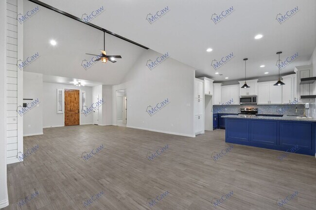 Building Photo - 2524 Creek Dr