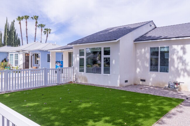 Building Photo - 17601 Hamlin St