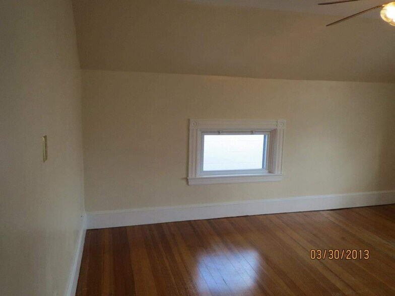 Building Photo - 1320 Cranston St