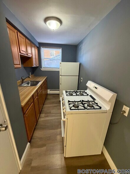 Building Photo - 270 Nesmith St