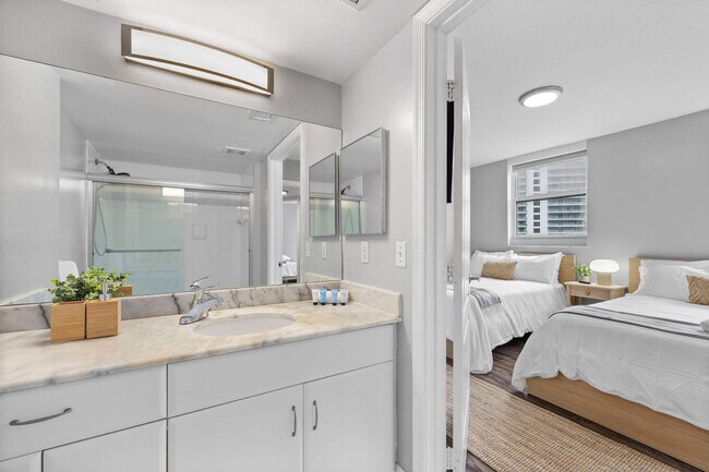 Building Photo - 1 SE 12th St