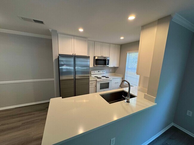 Building Photo - Beautifully Updated 1st Floor One Bedroom Condo at The Reserve at Woodbridge-Near Shopping & Medi...