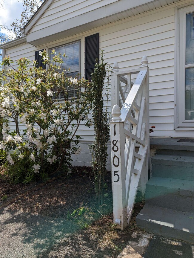 Building Photo - 1805 Bennett St