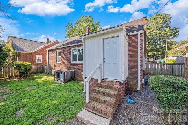 Building Photo - 216 Sylvania Ave