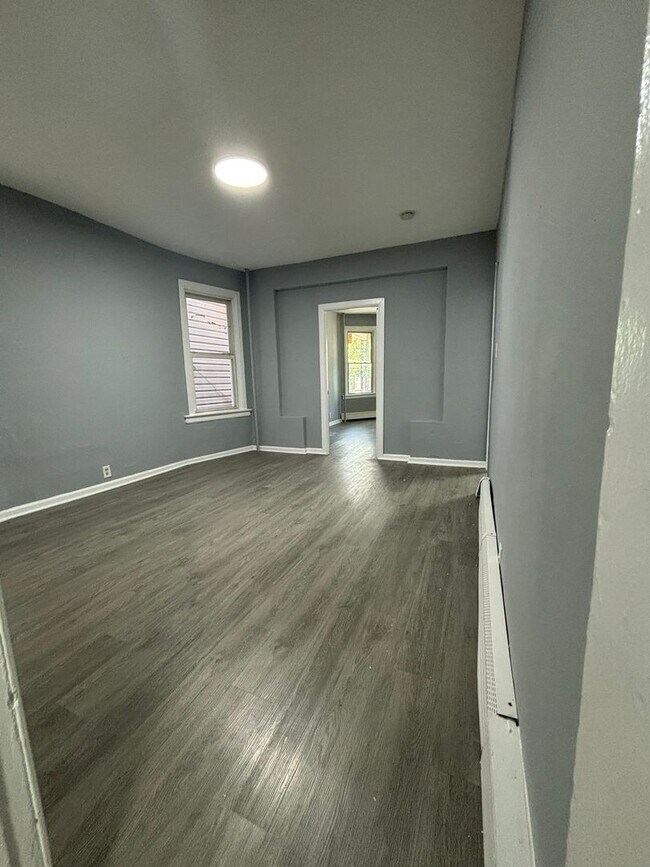 Building Photo - 203 3rd St