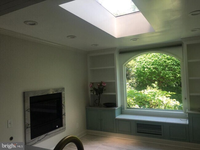 Building Photo - 3743 Upton St NW