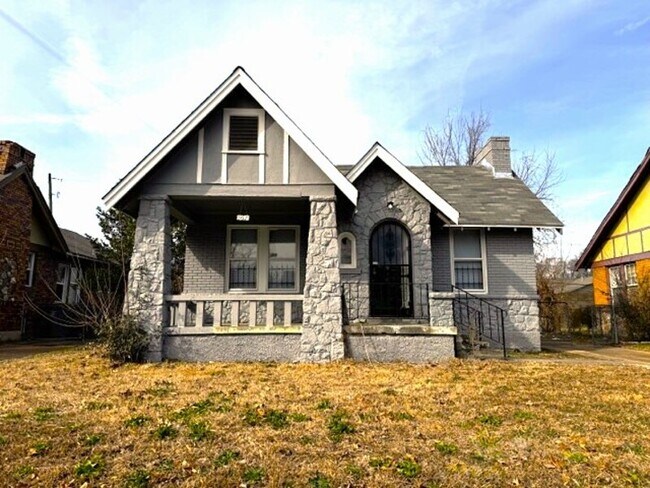 Building Photo - 967 Maury St