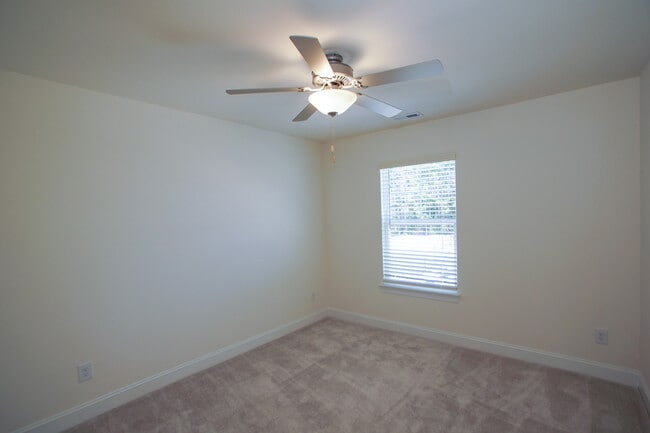 Building Photo - 206 Oakchest Ct