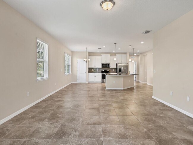 Building Photo - Unfurnished Annual Rental Available