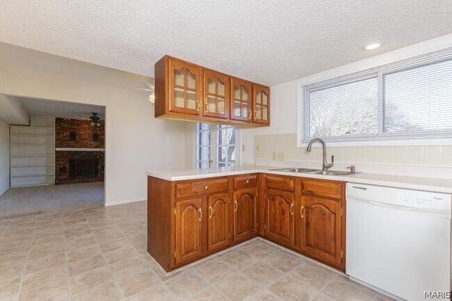 Building Photo - 77 Atwater Dr