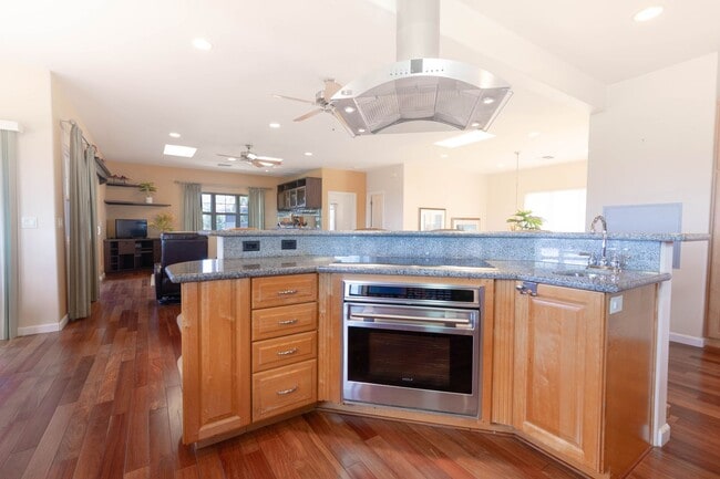 Building Photo - Kahana Ridge – Three Bedroom, Three Bathroom Home with Rare Basement