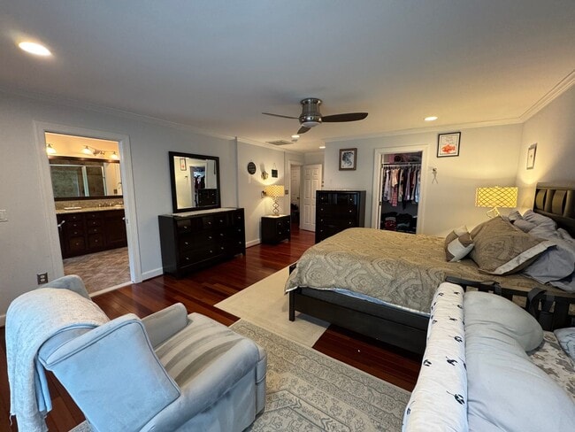 Building Photo - Fantastic 5 Bed 5.5 Bath Single Family Hom...