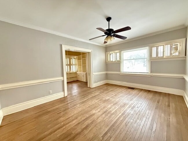 Building Photo - ASHLAND - Charming + Spacious 3 Bedroom, 1/2 Bath Home