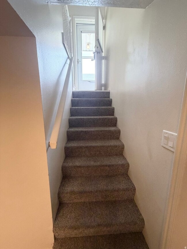 Building Photo - Ideally Located in the Heart of Murray