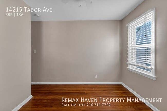 Building Photo - 14215 Tabor Ave, Maple Heights- Spacious 3...