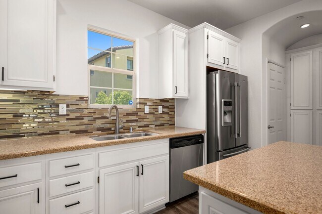 Building Photo - Upgraded Mission Valley 2 Bed 2.5 Bath at the Terraces of Escala! Small Pet OK!