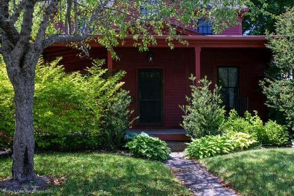 Building Photo - 300 Broadway