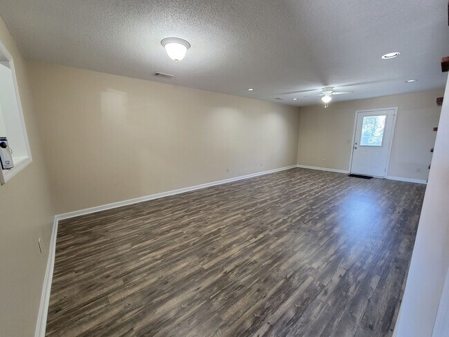 Building Photo - 1006 Lucy Ln