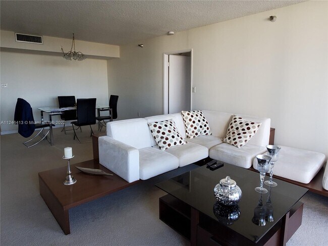 Building Photo - 20515 E Country Club Dr  841 Aventura Fl 3...