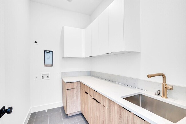 Building Photo - 1707 Nomas St