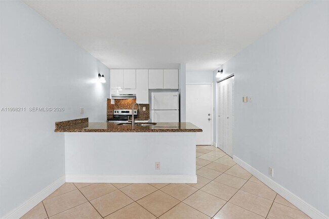 Building Photo - 2771 Riverside Dr