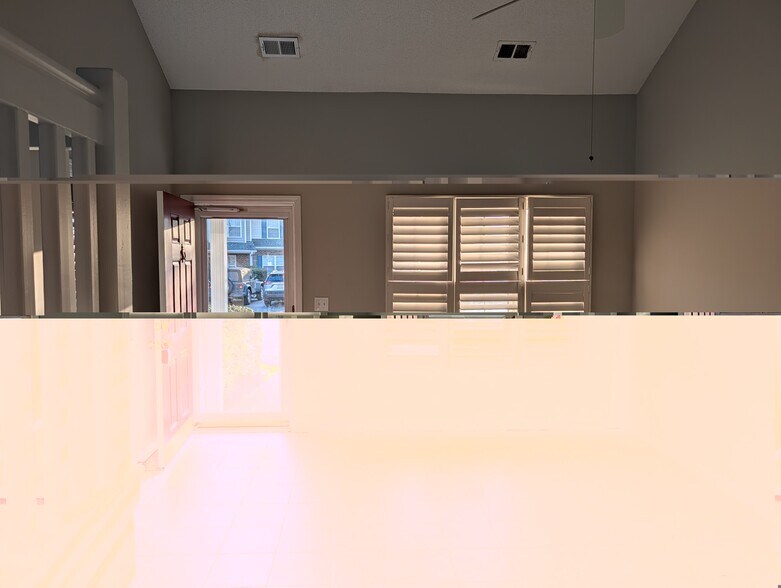 Living Room - 682 Wilshire Ln