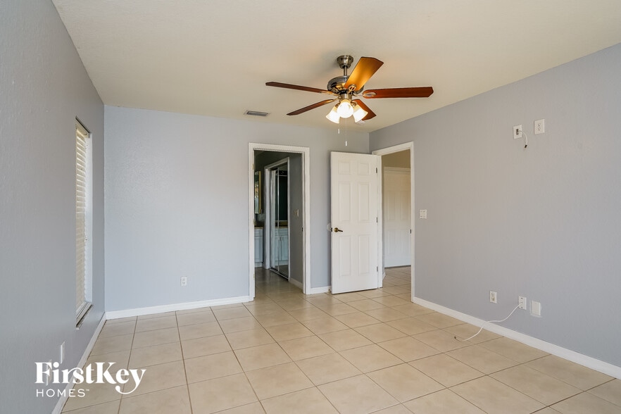 Building Photo - 1222 SW 15th St