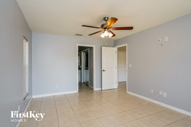 Building Photo - 1222 SW 15th St