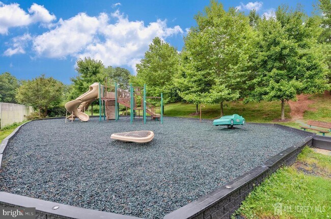 Building Photo - 2112 Sayre Dr