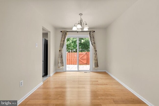 Building Photo - 13 Dinsdale Ct