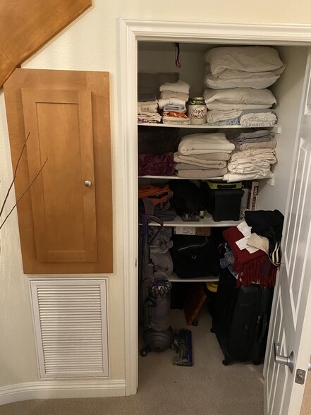 Building Photo - 5831 Seawalk Dr