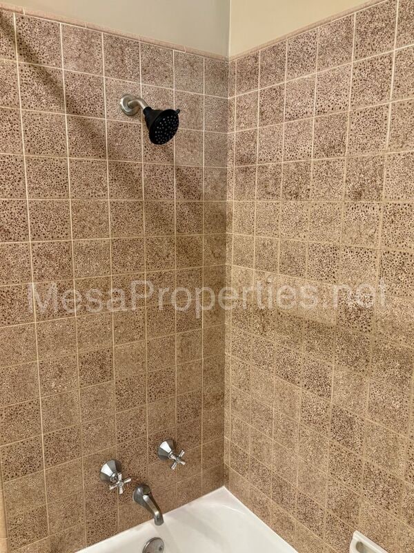 Building Photo - 1480 N Mills Ave