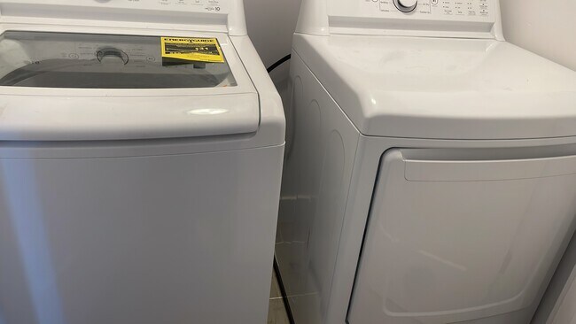 Building Photo - 3855 Gartmore Ln