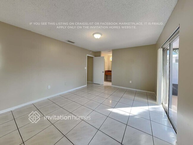 Building Photo - 7215 SW 42nd Ct