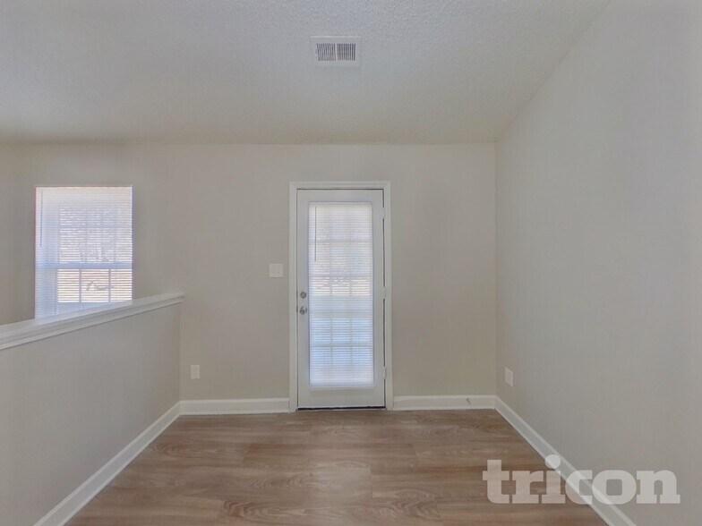 Building Photo - 428 Glencroft Dr