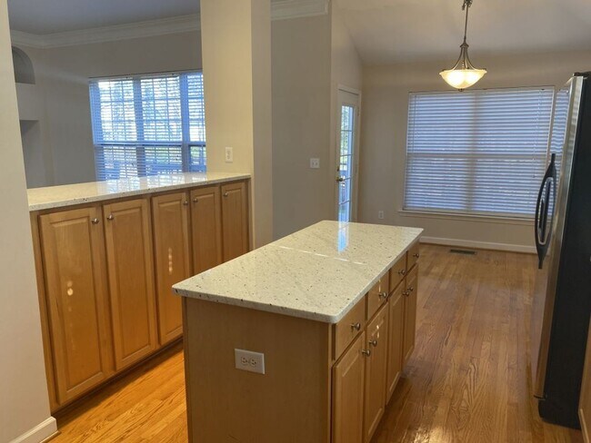 Building Photo - Beautiful Highland Creek Ranch home with 4...