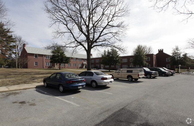 Building Photo - Garden Court Apartments