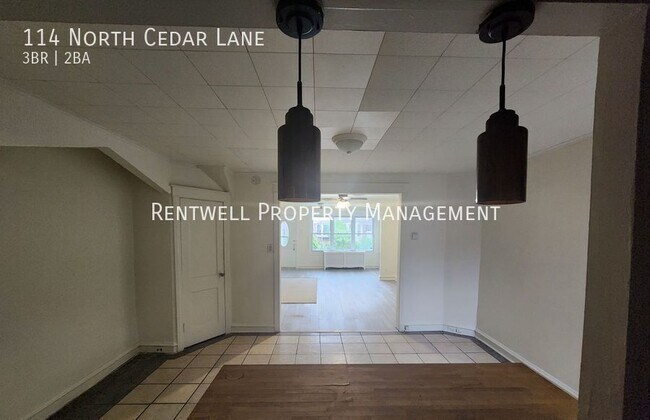 Building Photo - 114 N Cedar Ln