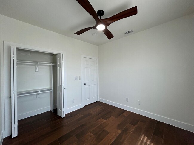 Building Photo - 2445 Monarch Dr