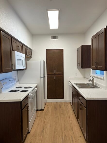 Building Photo - 6850 Sharlands Ave