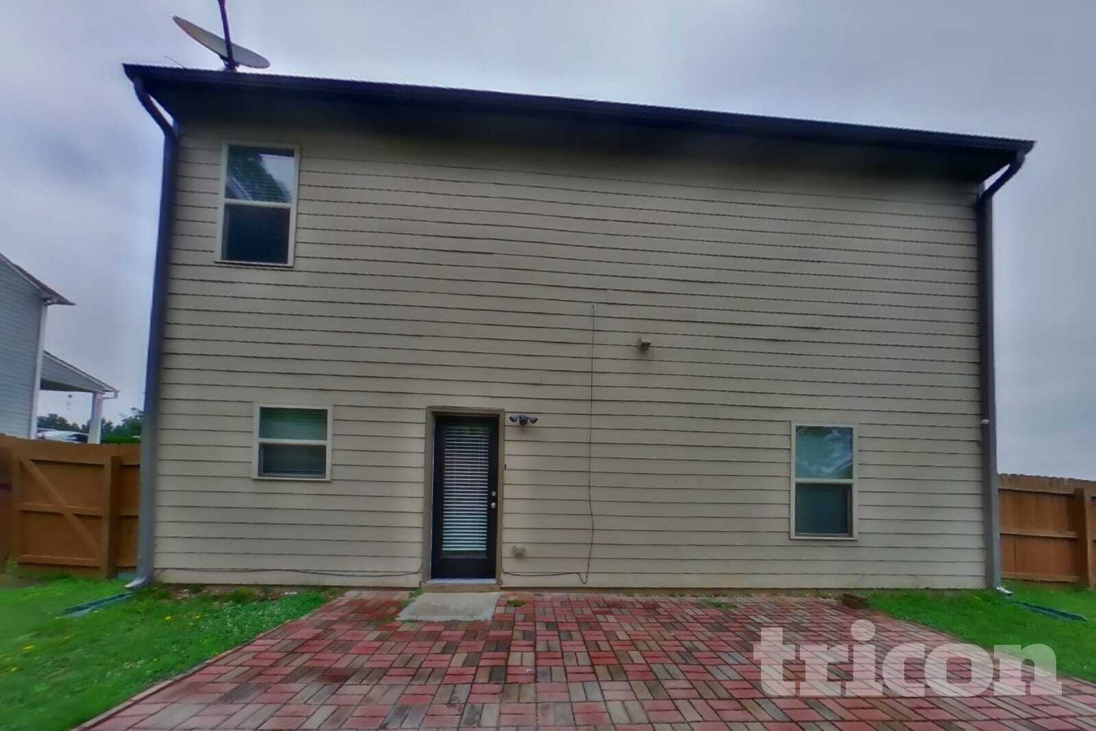 Building Photo - 1042 Sutherland Dr