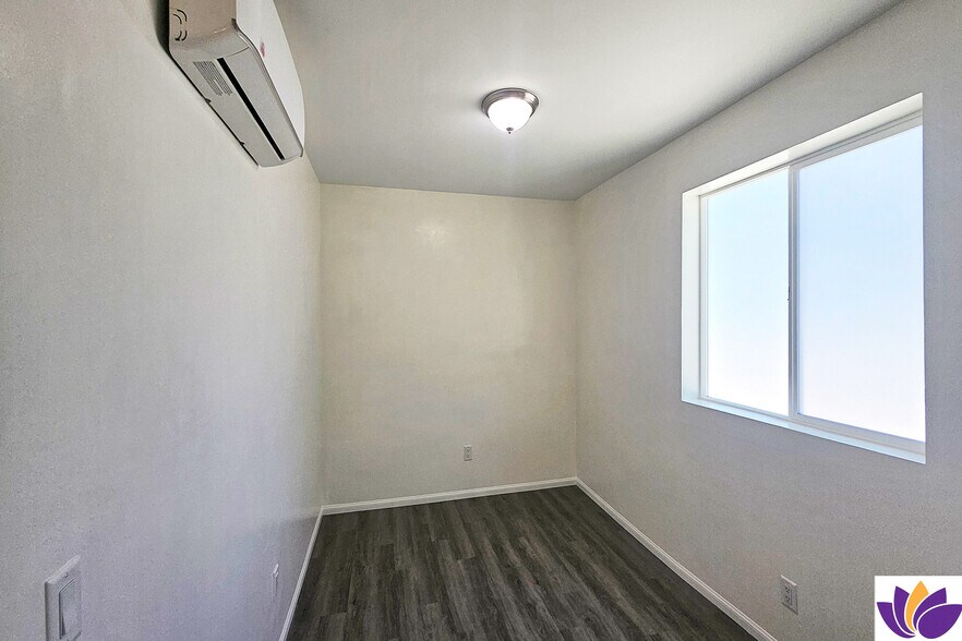 Building Photo - 8454 Zelzah Ave