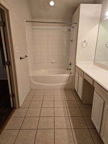 Building Photo - 606 Zollman Ct