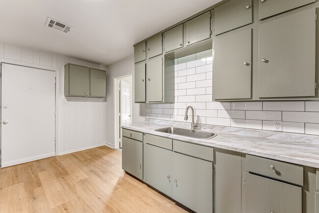 Building Photo - 1500 J J Flewellen Rd