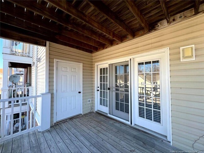 Building Photo - 372 Bubble Creek Ct