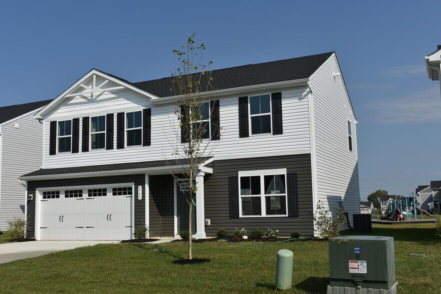 Building Photo - 9755 Oakgrove Dr