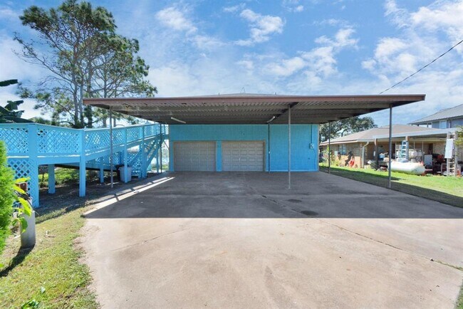 Building Photo - 215 Veselka Rd