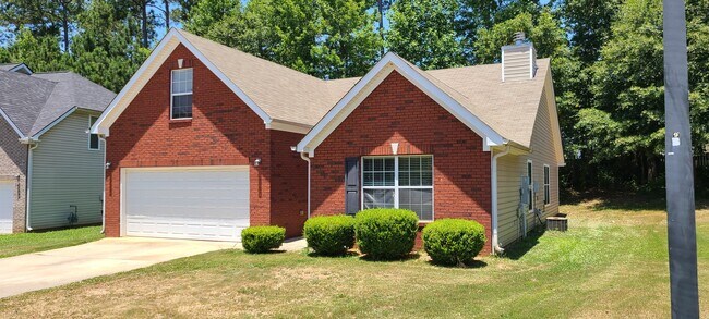 Building Photo - 1593 Queen Elizabeth Dr