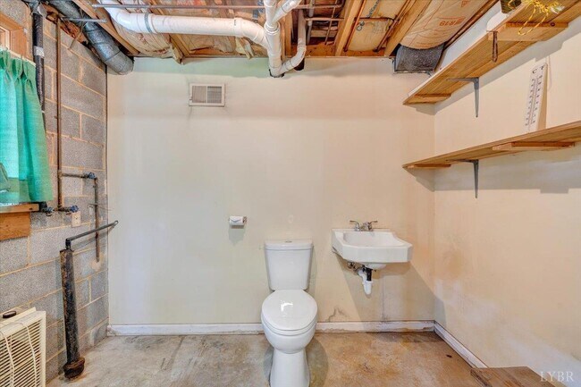 Building Photo - 405 Oakland Cir